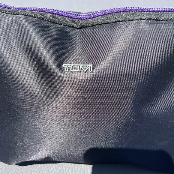 COPY - Tumi cosmetic couch, new without tags - Picture 2 of 6